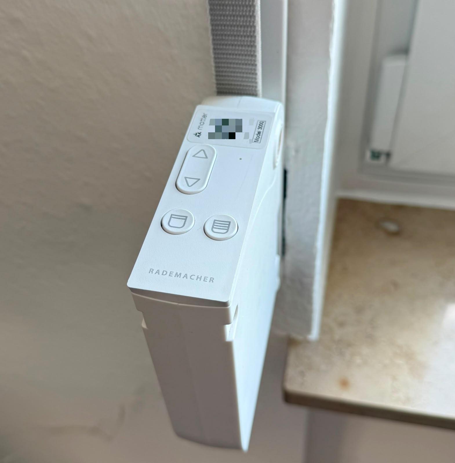 Universal Gurtwickler Smart Rademacher angebracht