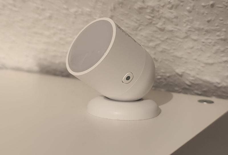 Der Sonoff SNZB-06P Zigbee Präsenzmelder kann sehr flexibel platziert werden.